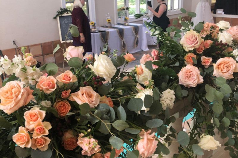 Flower arrangements for a wedding at Tuscan Ridge