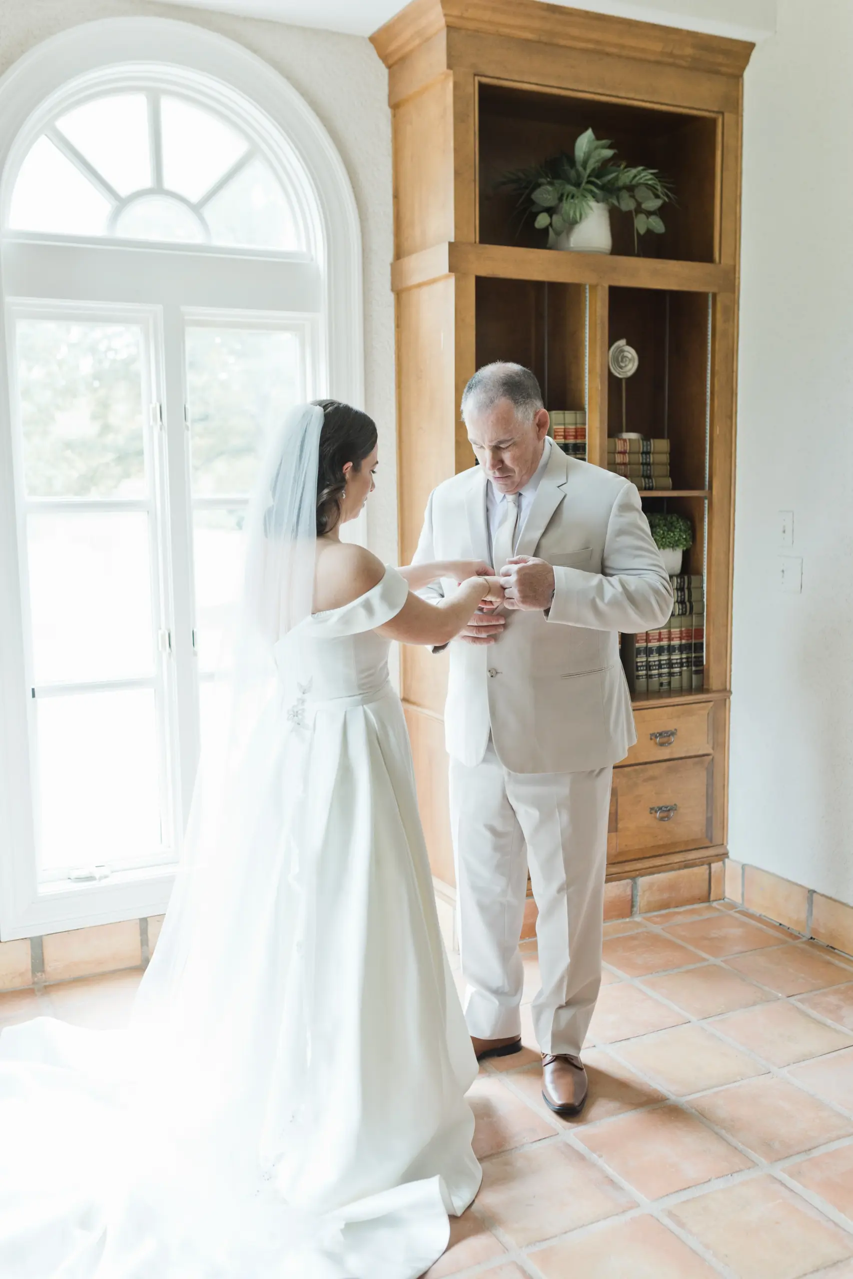 Father and bride first look.
