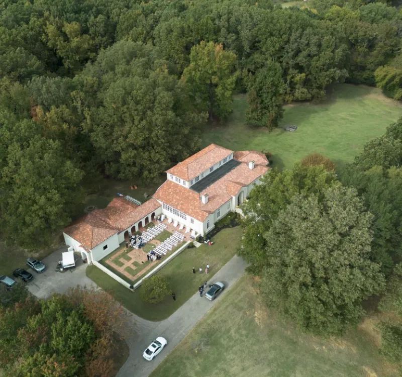 Overhead drone shot of Tuscan Ridge wedding venue.